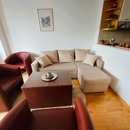 Centar Apartment Aleks Skopje Eksteriør billede